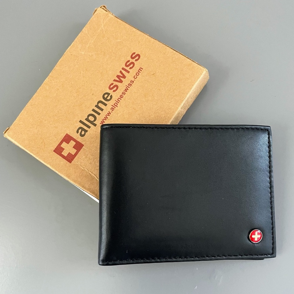 NEW ALPINE SWISS LEATHER WALLET IN BOX